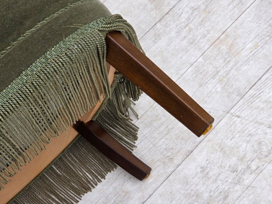 Image 1 of Scandinavische fauteuil uit de jaren 60, groene meubelvelours, poten van eikenhout.