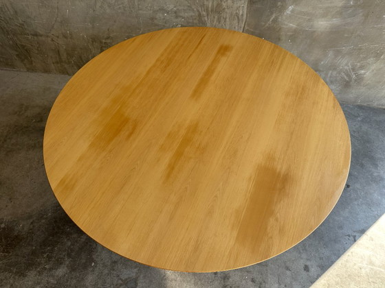 Leolux Trias Dining Table - Hugo De Ruiter - Round 128 Cm – Cast Iron, Wood (photo 3 of 5)