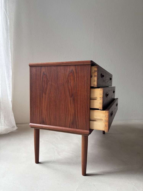 Image 1 of Cassettone in teak anni '60 completamente ristrutturato e dal design vintage