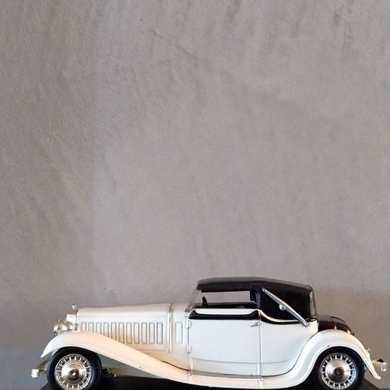 Image 1 of Elegant vintage-style die-cast model car representing a luxurious 1930s Julklapp,Christmasgift