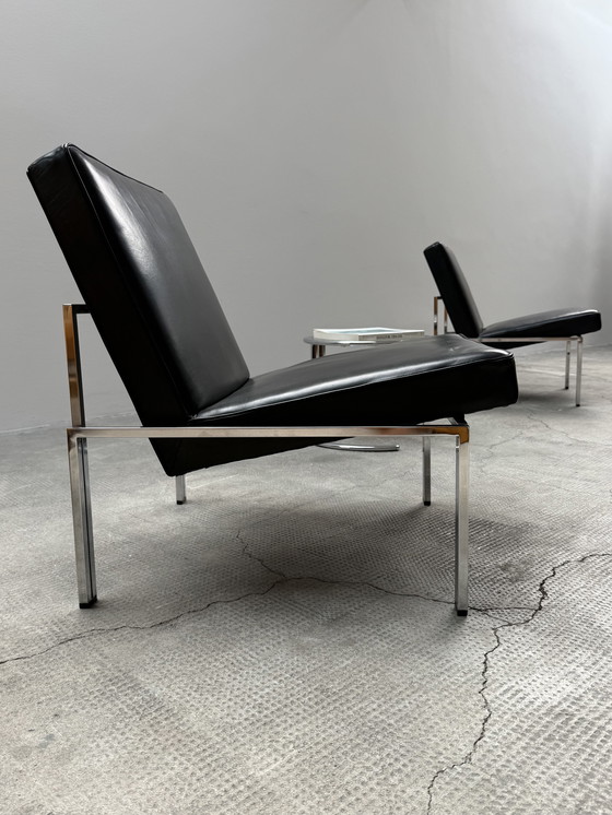 Image 1 of BAUHAUS LUCHTE STOEL ZWART STAAL 1950