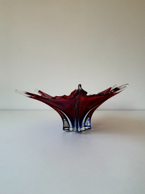 Image 1 of Striking Murano blown glass centerpiece – Ruby red and cobalt blue – Sculptural design