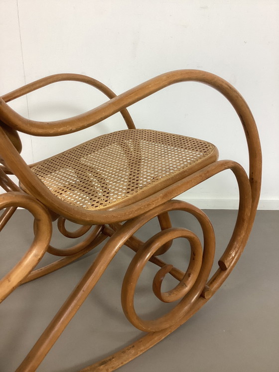Image 1 of Vintage Thonet Stijl Rotan Schommelstoel Fauteuil