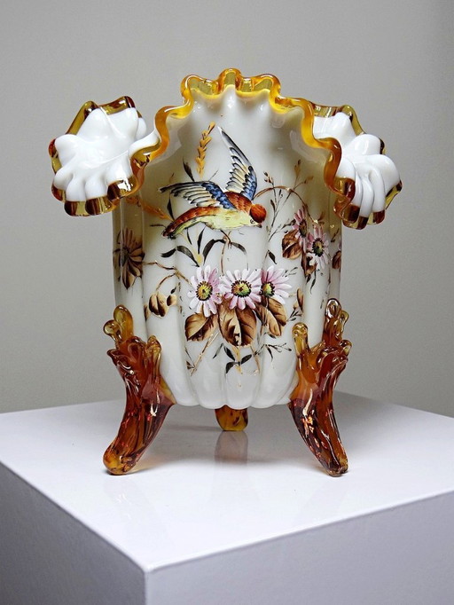 Vaso antico a treppiede, in vetro opalino, smaltato, XIX-XX secolo, stile vittoriano