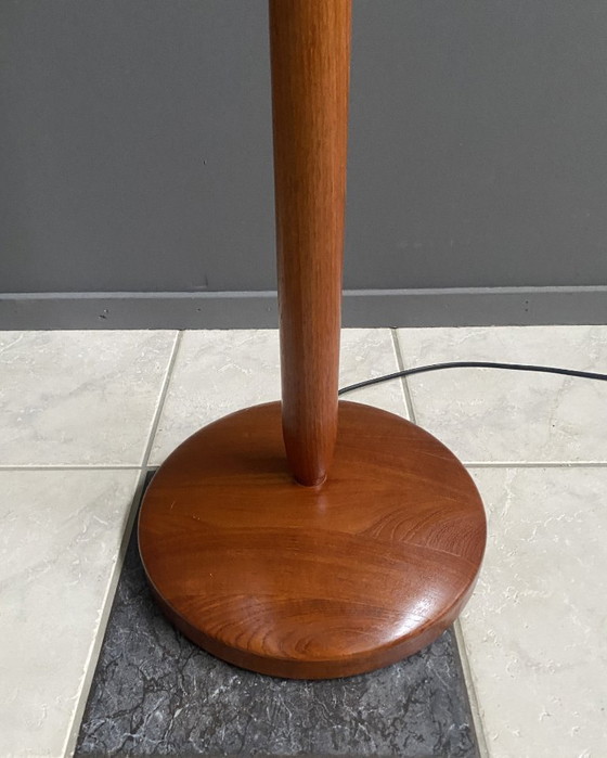 Image 1 of Domus Teakhouten vloerlamp uit 1960, met origineel label! Hoogte: 140 cm - 188 cm