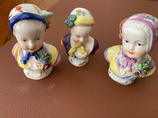 ❗️Tre dame di un tempo in porcellana❗️