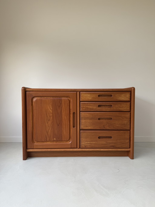 Mueble vintage de madera maciza Dyrlund