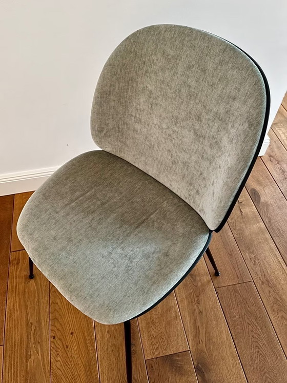 Image 1 of GUBI - "Sedia da pranzo Beetle", in plastica con rivestimento anteriore