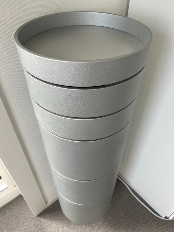 Armadi contenitori rotondi a parete con scomparti girevoli - color argento, Metallo, Legno, Argentato, Modern (foto 2 di 6)