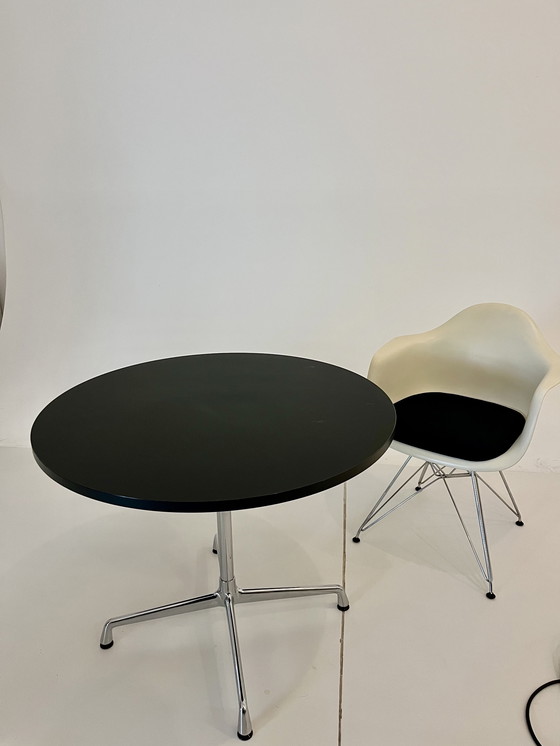 Image 1 of Vitra Eames Contract Tisch, schwarz, Ø 89