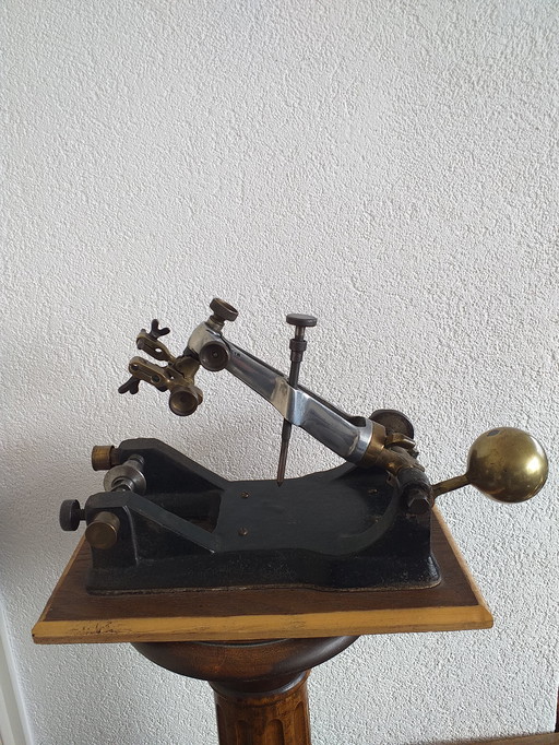 Diamond grinding instrument