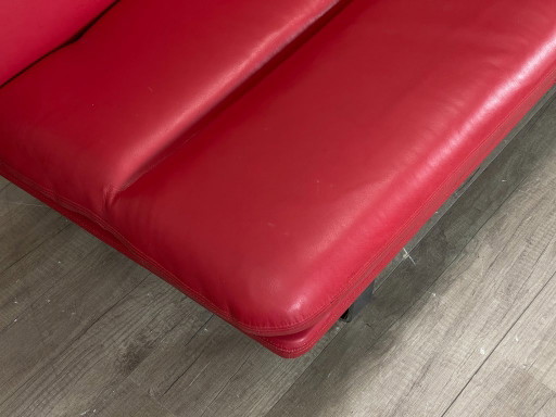 Artifort C683 – Rood Skai | Kho Liang Ie – 2 zitsbanken, Metal (photo 2 of 8)