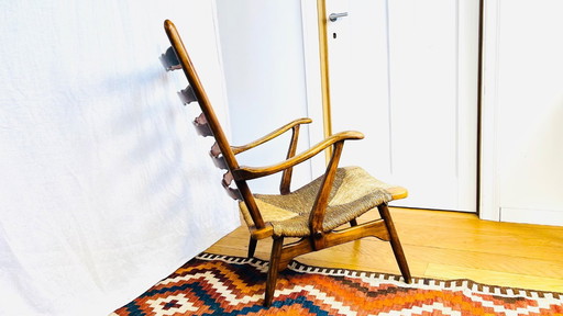 Der Ster Gelderland Landhausstuhl aus Kirschholz im brutalistischen Stil der Mitte des 20. Jahrhunderts mit Korbsitz