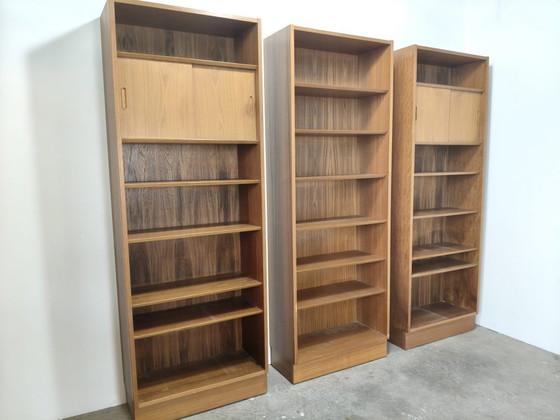 Image 1 of Hundevadt teak boekenkast