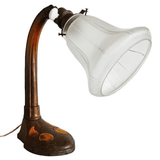 Lámpara de escritorio antigua de hierro forjado de estilo Art Nouveau, d.g.m.s., fechada en 1910.