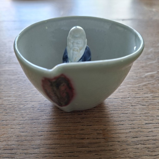 Chinese Cadogan teapot with cups