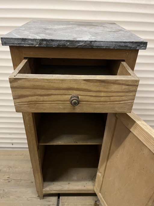 Beautiful antique French bedside table with a marble top – nachtkastjes, Wood