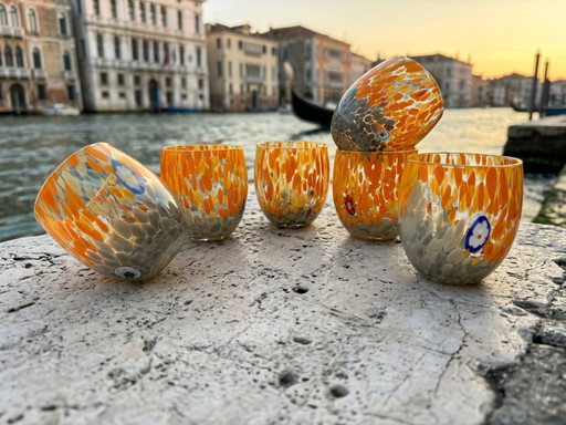 Set van 6 Venetiaanse glazen van geblazen glas met Murano-effect (murrine) in het glas verwerkt, handgemaakt in Italië.
