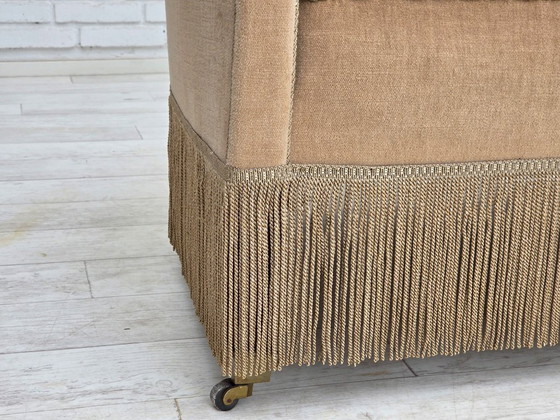 Image 1 of Deense tweezitsbank uit de jaren 50, bekleed met meubelvelours en voorzien van teakhouten poten.