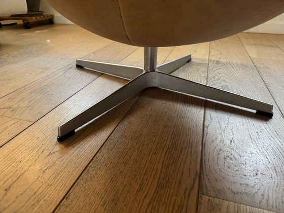 Image 1 of Arne Jacobsen Egg Chair – Fritz Hansen – Vintage leer, licht walnoot – Designklassieker