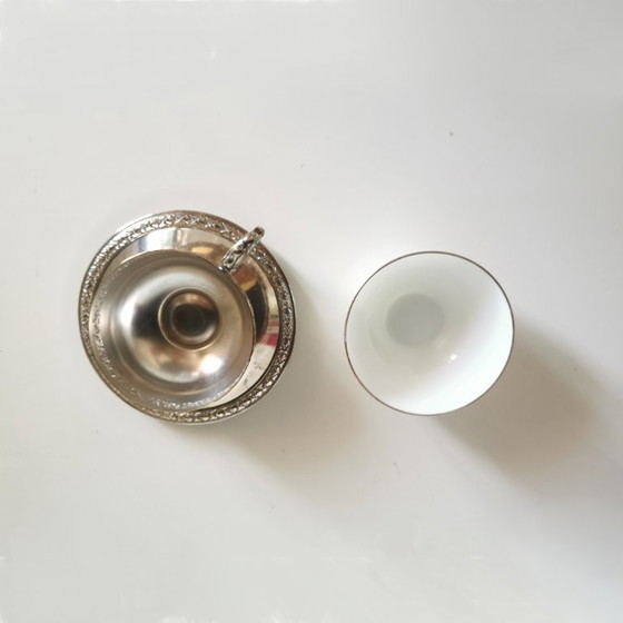 Image 1 of Tasse ancienne en verre opalin