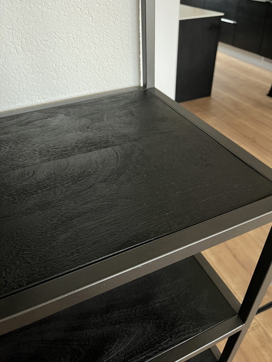Image 1 of Armoire en métal noir et bois (de manguier) avec tiroirs