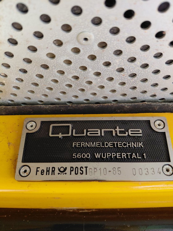 Cabine téléphonique jaune historique FeH R (accessible aux personnes à mobilité réduite) de 1985 – Pièce de (photo 3 of 5)