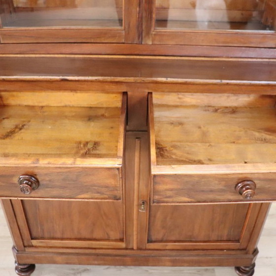 Credenza con vetrina in legno con ante in vetro, Italia Metà XIX secolo, Credenze con vetrina, Marrone (foto 11 di 15)