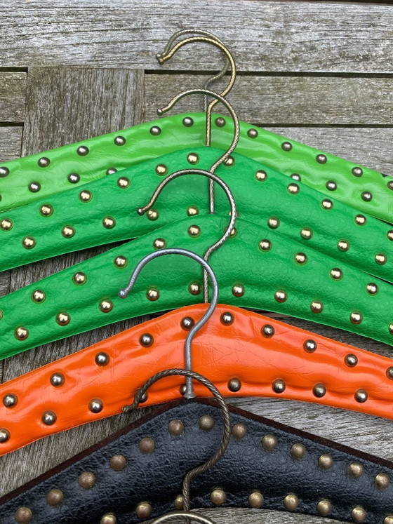 Image 1 of Kledinghangerknopen uit het Rockabilly-tijdperk