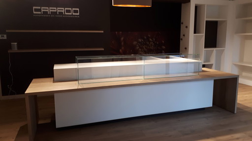Stijlvolle toonbank met LED verlichting