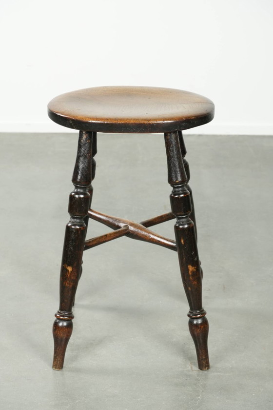Image 1 of Antique English Windsor stool from the early 19th century with a unique oval shape