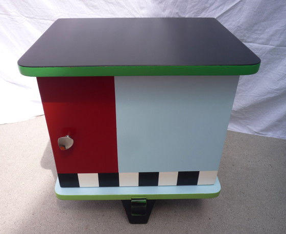 Image 1 of Coppia di piccoli comodini vintage colorati