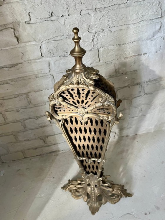 Image 1 of Parascintille in ottone vintage – stile Hollywood Regency, a forma di ventaglio e riccamente decorato