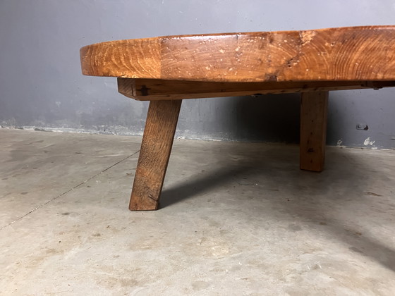 Image 1 of Brutalist eiken salontafel rond driepoot vintage 