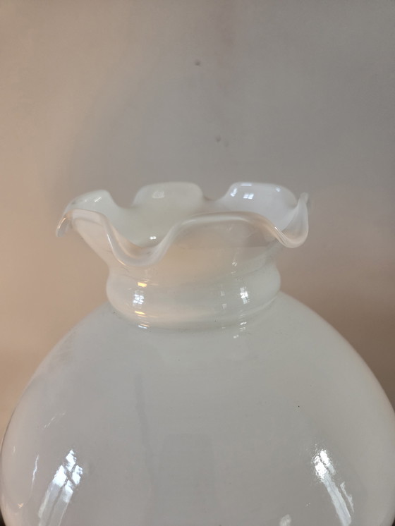 Image 1 of Paire de lampes anciennes en opaline et laiton