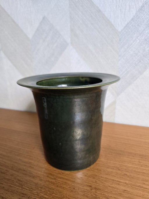 Kasper Mobach Unica Vase Metallic Green – vazen, Ceramic (photo 2 of 5)