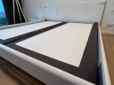 HÜLSTA Cadre de lit double blanc laqué brillant, lampe de chevet, tables de nuit, sommier