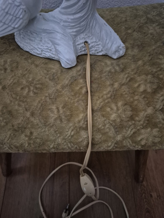 Image 1 of Vintage Hollywood Regency Italiaanse keramiek tafellamp duiven op boomstam 