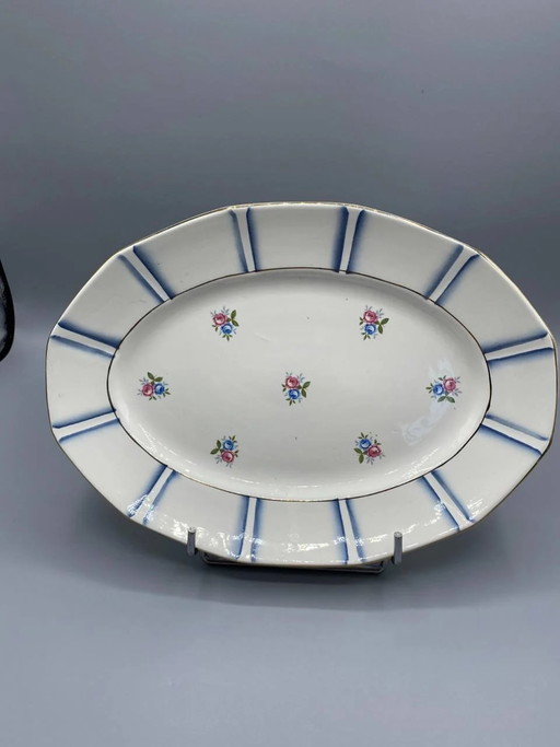 Piatto da portata ovale in maiolica Digoin Sarreguemines, rose policrome sparse, fasce blu sfumate – decoratieve objecten