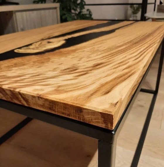 Epoxy River Couchtisch – Couchtische, Holz, Eisen (photo 4 of 5)