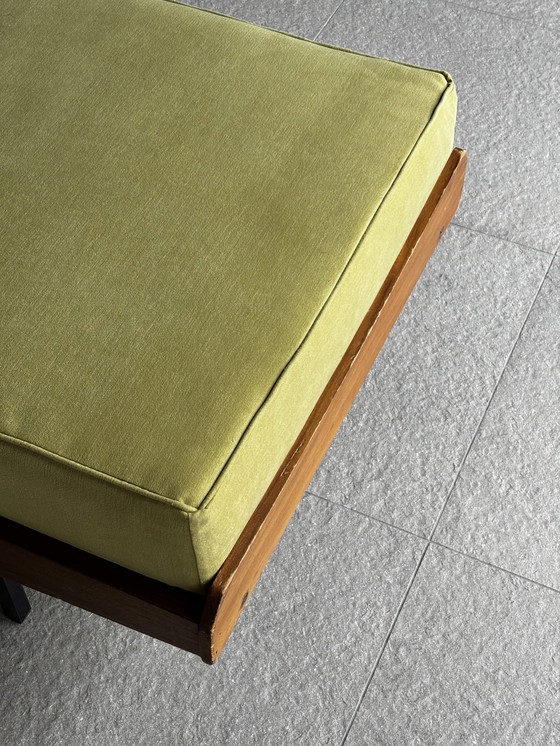 Image 1 of Divano letto vintage in legno – nuovo cuscino imbottito verde – design moderno anni '60