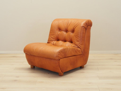 Fauteuil rouge, Design italien, 1970, Production : Italie