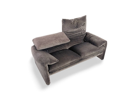 Image 1 of Cassina Maralunga tweezitsbank Vico Magistretti corduroy grijze bank