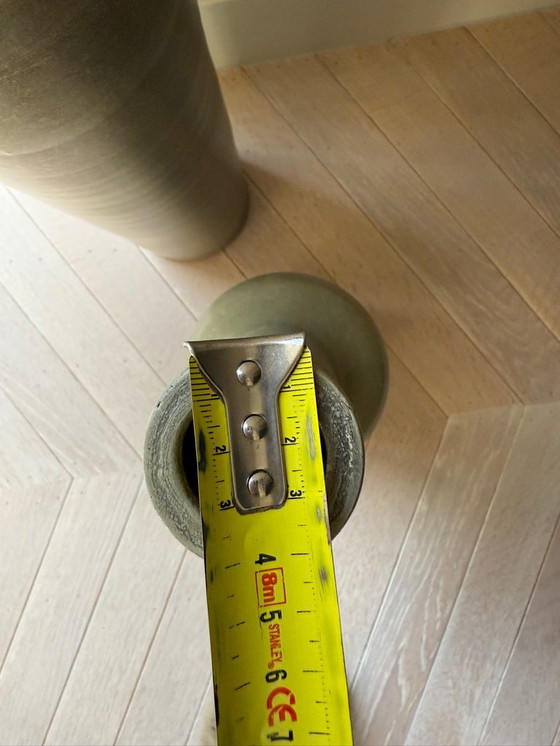 Image 1 of 2 vasi decorativi alti e stretti verde oliva a forma di bottiglia