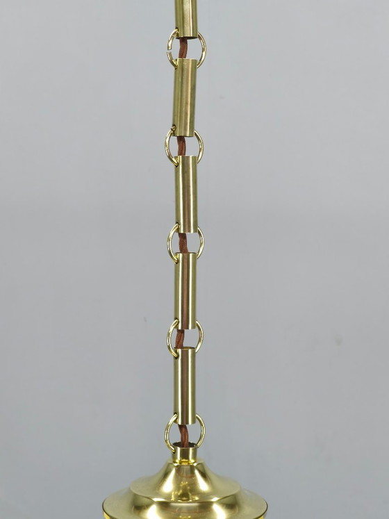 Image 1 of Lámpara de araña Art Déco de latón y cristal opalino, década de 1930.