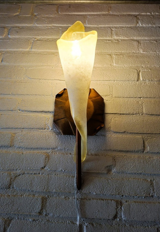 Image 1 of Sillux Designer-Wandleuchte mit bernsteinfarbenem Glas.