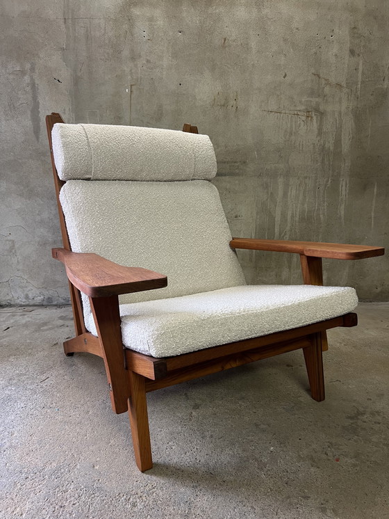 Image 1 of Poltrona e pouf GE-375 di Hans J. Wegner per Getama in teak