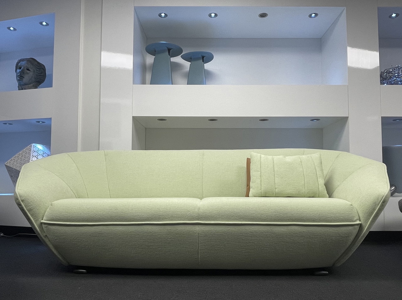 Leolux Pode Colla 3-Seater Sofa New | €3,250 | Whoppah