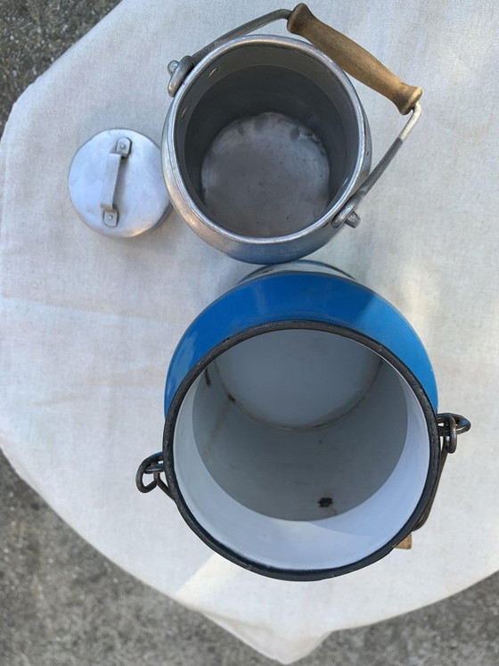 Blue and Aluminum Milk Cans, 1950s, Set of 2 – Decorative Objects, Aluminium (photo 6 of 7)