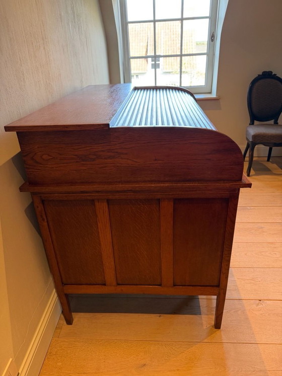 Amerikanischer Rollschreibtisch Eiche 20. Jahrhundert – Wood, Brass (photo 3 of 5)